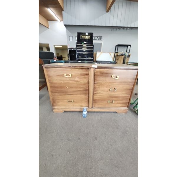 Vintage 6-Drawer Dresser in good condition