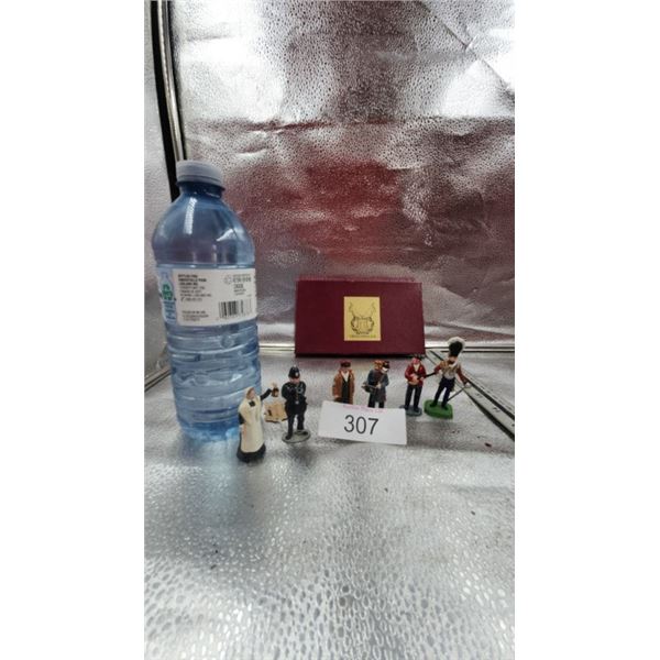6 Vintage lead figurines