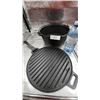 Image 1 : Cast iron pot w/ griddle