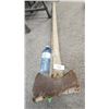 Image 1 : Double bladed axe, extra handle