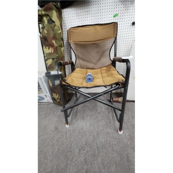 Folding camp chair