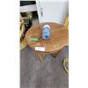 Image 2 : Vintage Roundntable D18" x 23" H