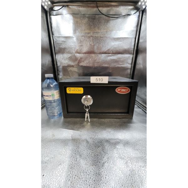 Safe with keys new