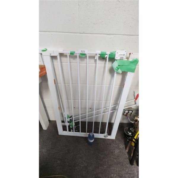 Baby safety gate