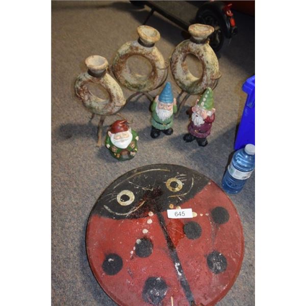 Lawn gnomes, lawn ornaments