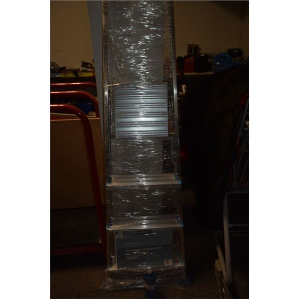 Aluminum step ladder looks like new