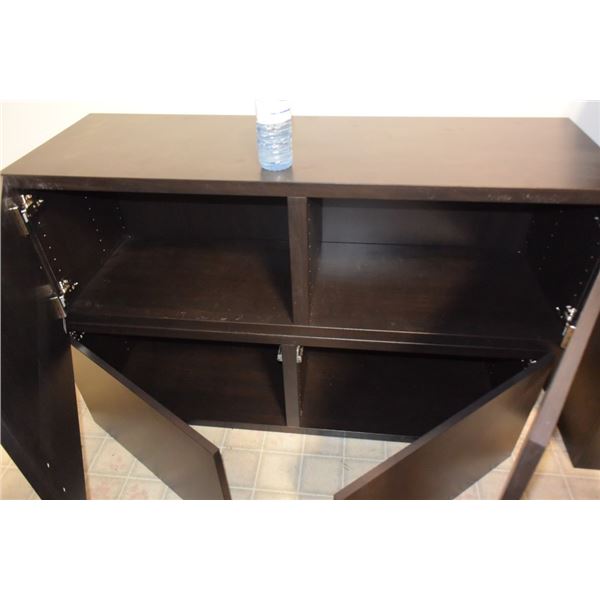 2 storage cuboards