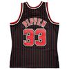 Image 1 : SCOTTIE PIPPEN SIGNED CHICAGO BULLS MITHCELL AND NESS JERSEY (BECKETT COA)