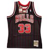 Image 3 : SCOTTIE PIPPEN SIGNED CHICAGO BULLS MITHCELL AND NESS JERSEY (BECKETT COA)