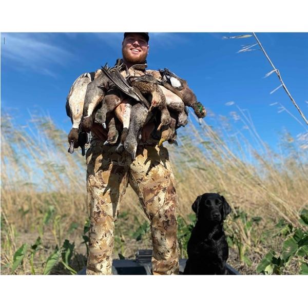2-Day Duck Hunt & Fishing Adventure with Limitless Waterfowl Outfitters for 3 Hunters