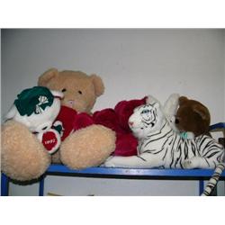 Lot of plush toys, bears, lions, etc. (2)