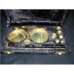CHOICE on 3 gold scales: in black velvet case up to 20 gm (154)