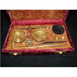CHOICE on 3 gold scales: in purple velvet case up to 5 gm (154)