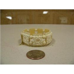 Ornately carved floral design ivory bracelet (196)