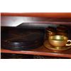 Image 2 : COLLECTION OF LACQUERWARE PLATES, CUPS, BOWLS, SWEET MEAT & TRAYS