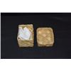 Image 2 : FEATHER HAT LEI & WOVEN BOXES (3 PCS)