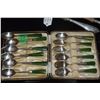 Image 2 : 2 BOXED SETS OF STERLING SILVER & POUNAMU COFFEE SPOONS, JAMES SWANN & SON, BIRMINGHAM, ENGLAND