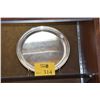 Image 1 : 11 1/2" STERLING SILVER TRAY, MONOGRAMED "1809 T 1914" (432 G) (DOES NOT INCLUDE STAND)