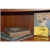 Image 1 : CHILDREN'S BOOKS (4 PCS) (DOES NOT INCLUDE STAND)