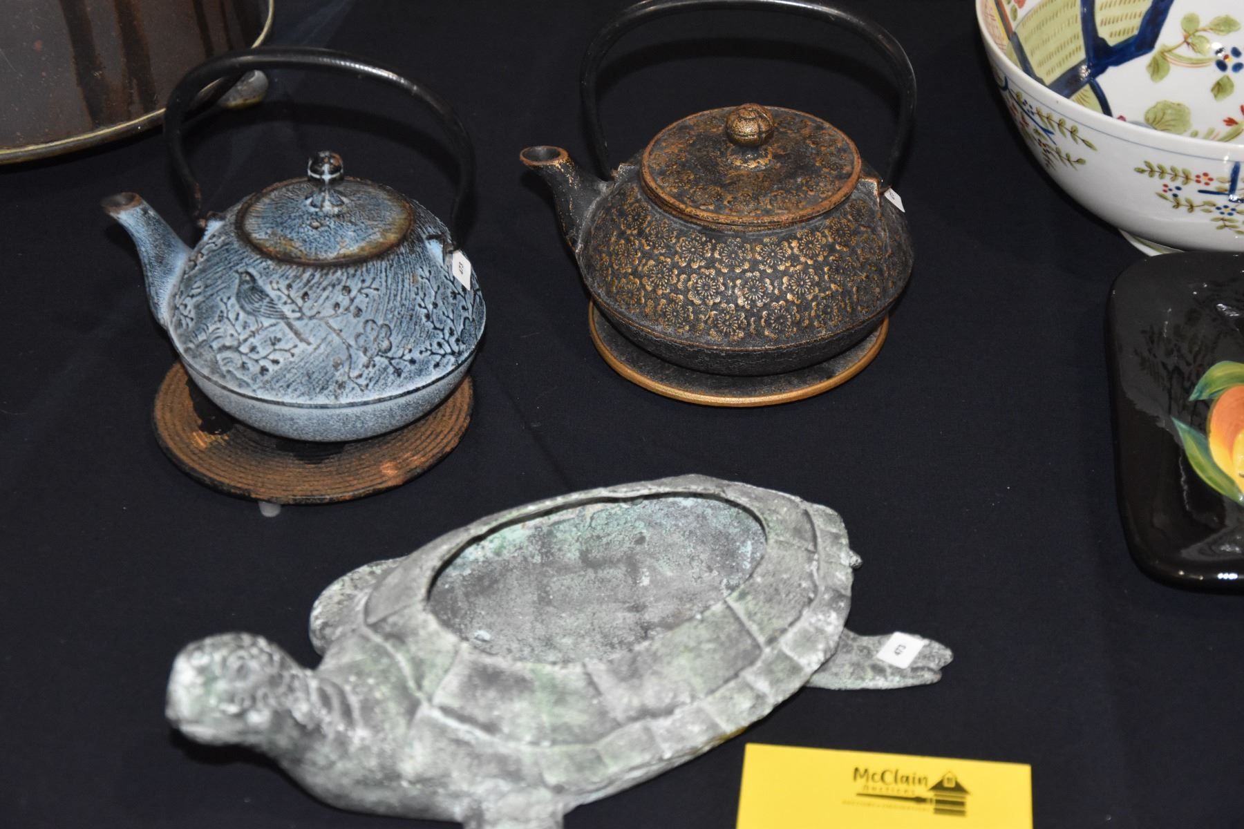 Turtle Shell Kettle CAST IRON KETTLES W/STANDS & METAL TURTLE PLANTER (3 PCS) - McClain ...