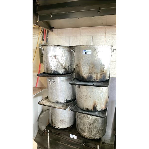 6 LARGE COMMERCIAL STOCK POTS & 4 BAKING SHEETS