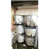 Image 1 : 6 LARGE COMMERCIAL STOCK POTS & 4 BAKING SHEETS