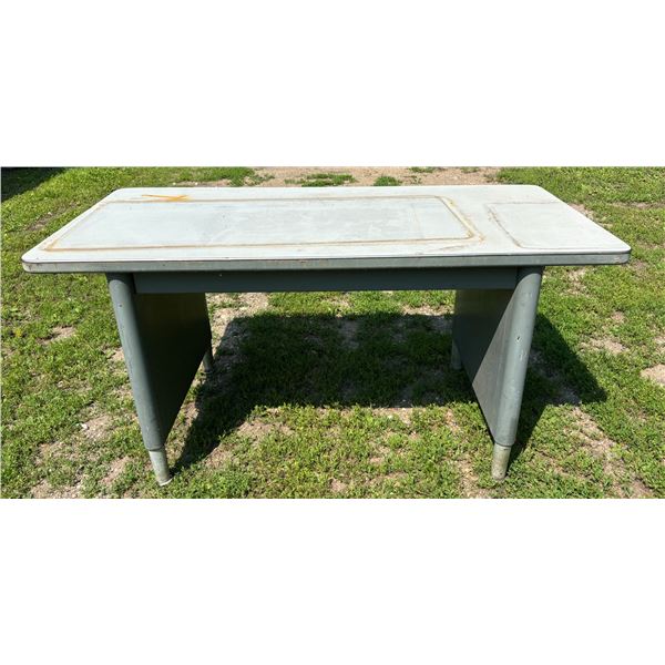 METAL DESK