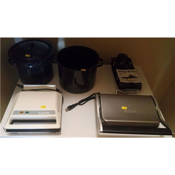 Collection of Salton Sandwich Toaster, Starfrit Silex and Pot and Strainer