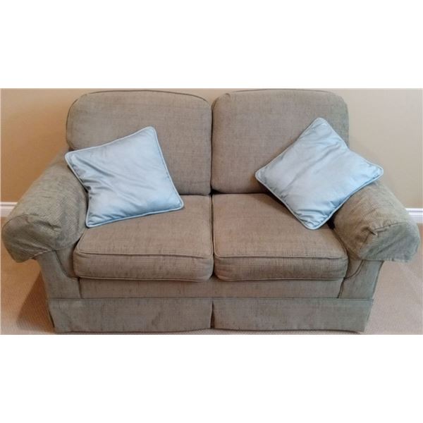 Love Seat 66x39x39