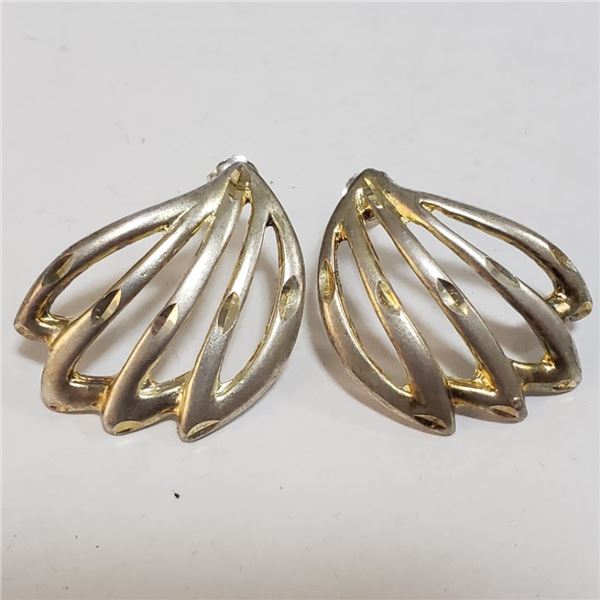 Silver Earrings (~Size 0) (~length 0inches) (~weight 5.55g), Suggested Retail Value $140