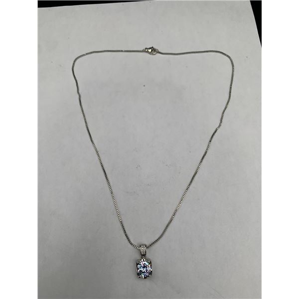 Brilliant Cut 1,0 Carat Solitaire Claw Mounted Pendant & Chain