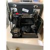 Image 5 : Vintage Singer Featherweight Quilting Sewing Machine 221 Portable  w/Case