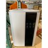 Image 1 : Cool & Warm Mist Humidifier Model RR-H940