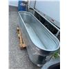 Image 3 : HW Brand Galvanized Round End 8 ft x 2 ft stock tank
