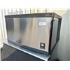 Image 3 : Manitowoc Model DQ0283W Upright Ice maker with storage