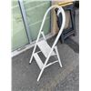 Image 2 : TWO STEP LADDER