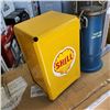 Image 2 : MINI GAS PUMPS AND SHELL NAPKIN DISPENSER