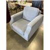 Image 2 : GREY DELUXE DESIGNS CHAIR