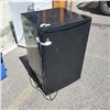 Image 1 : BLACK GE BAR FRIDGE