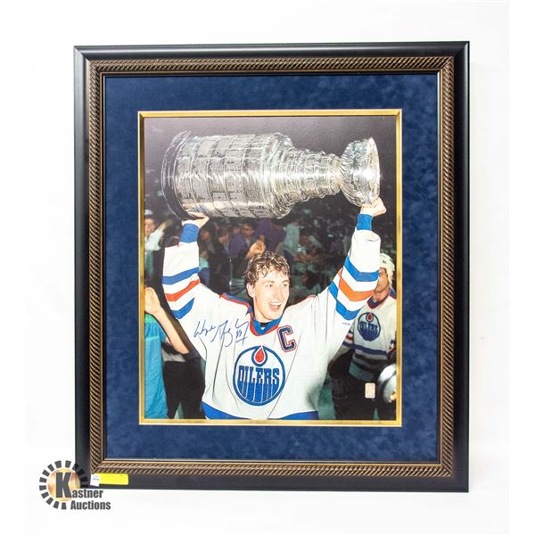 FRAMED SIGNED WAYNE GRETZKY STANELY CUP PHOTO