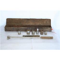 BREAKER BAR WITH SOCKETS