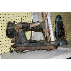 ANTIQUE SINGER SEWING MACHINE