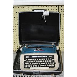 OLD ROYAL TYPE WRITER