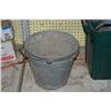 Image 1 : 3 METAL PAILS