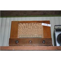 ANTIQUE RADIO
