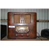 Image 1 : ANTIQUE WOODEN RADIO