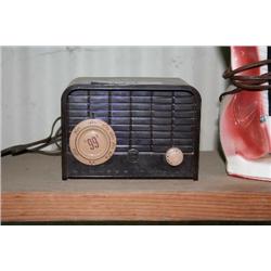 ANTIQUE RADIO