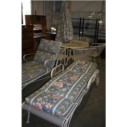 PATIO TABLE W. CHAIRS