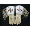 Image 1 : Blackfoot Beaded Gauntlets