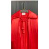 Image 3 : RED CAPE